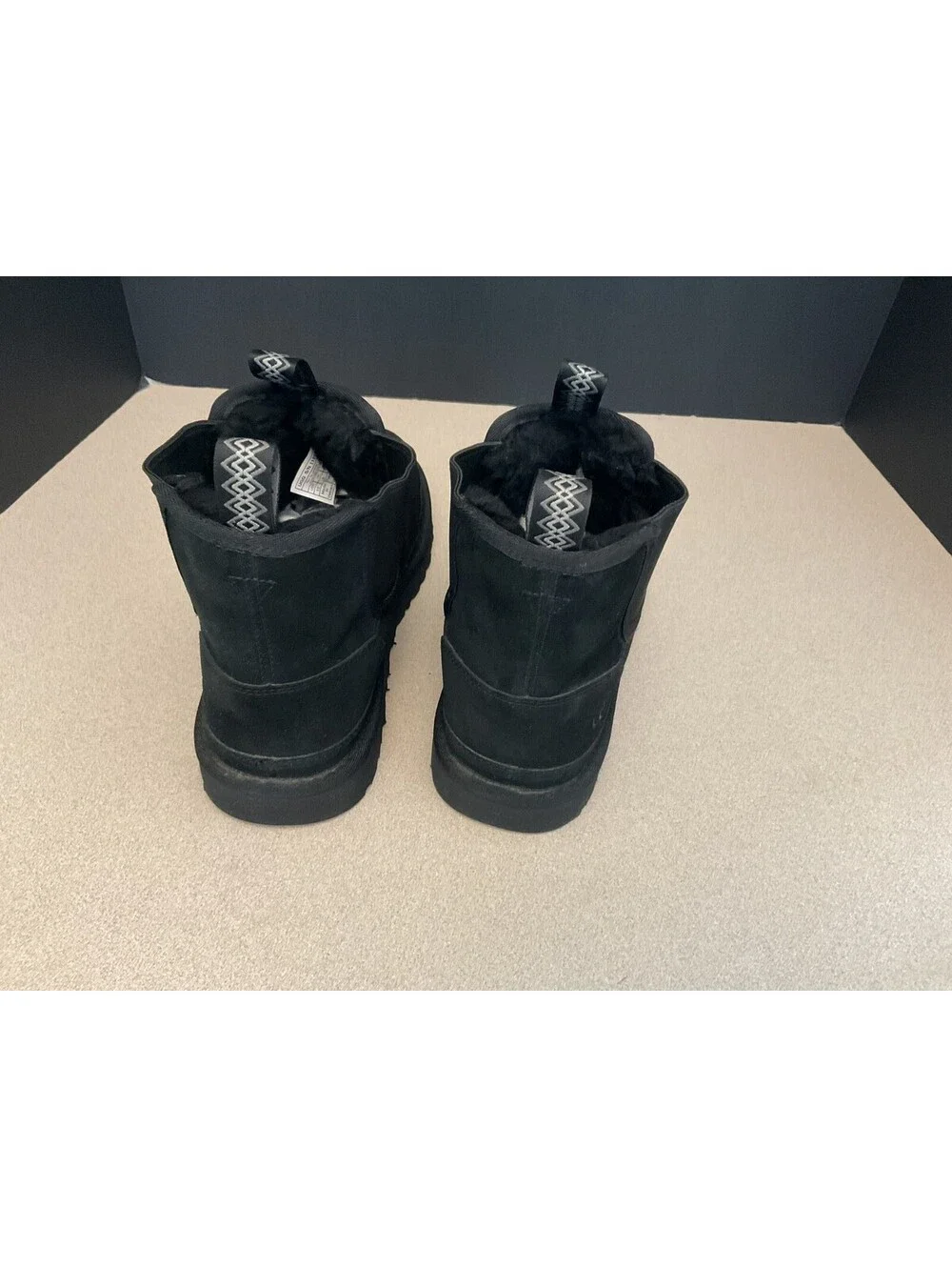 Mens UGG Neumel Black Chelsea Boots. Size 10. Excellent Condition!!!